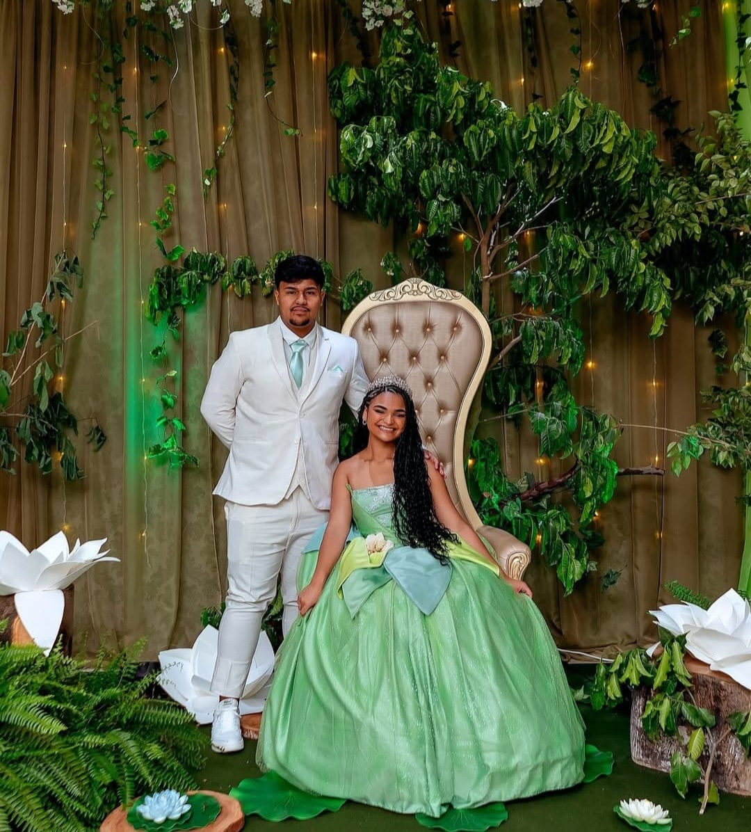 15 anos com tema conto de fadas e decoração verde